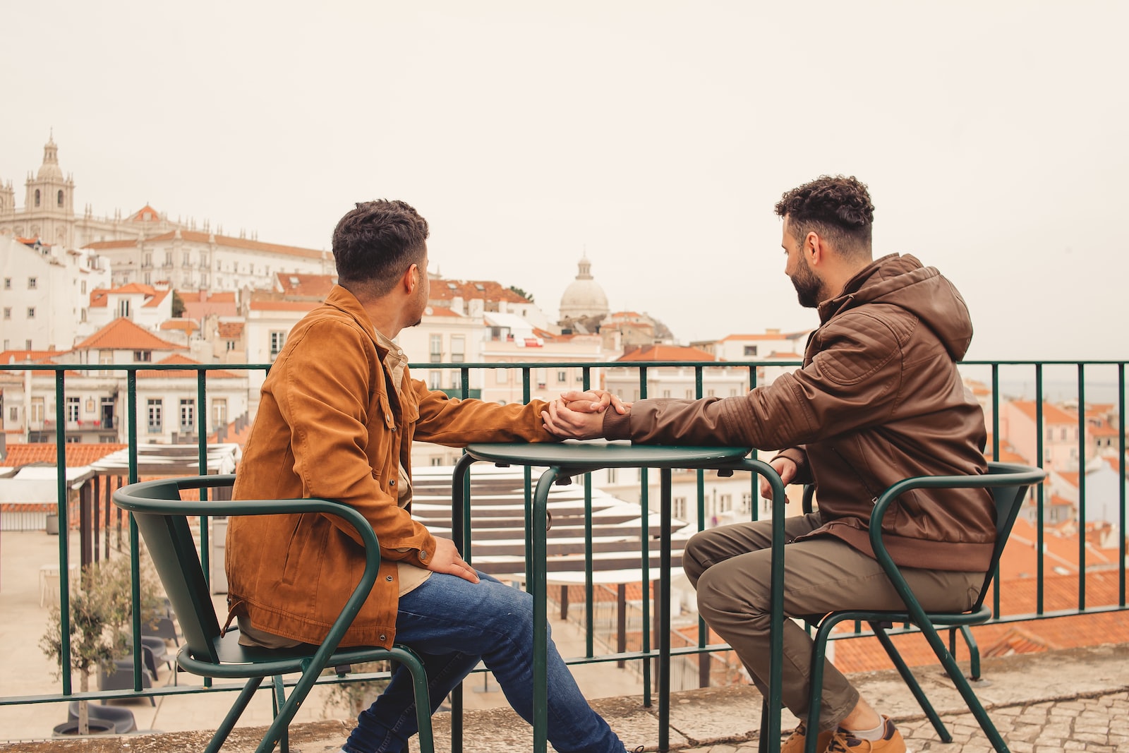 Guide pratique gay-friendly de Lisbonne : Transports, hébergements et meilleure période pour visiter