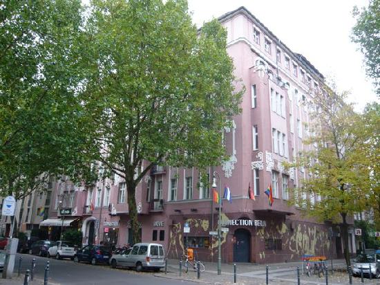 Le bâtiment de l'hôtel gay-friendly à Berlin présenté dans le guide.